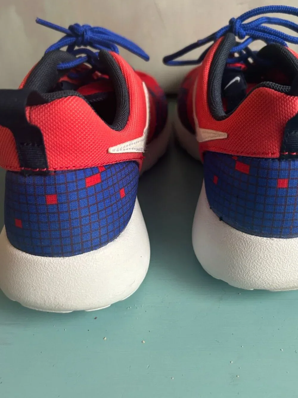 Nike Roshe One Print Pixel GS Light Crimson Blue Youth Size 5.5 Style 677782-601